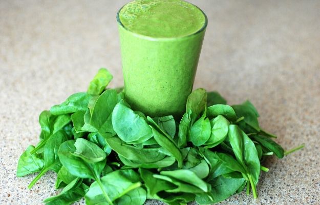 Spinach and Spinach smoothie | Spinach | 12 Best Anti-Aging Foods For Gut Health